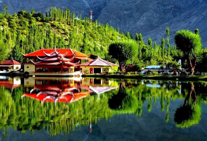 Skardu mountain scenery